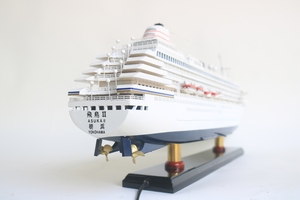 Modèle de bateau de croisière en bois artisanal haut de gamme GIA NHIEN ASUKA II avec éclairage LED, modèle de paquebot de luxe à poser - Product Image 2