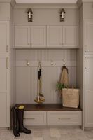 Meuble de rangement moderne Cbmmart beige chaud sur mesure pour entrée, meuble de rangement de style farmhouse, armoires Shaker avec crochets et tiroirs à chaussures