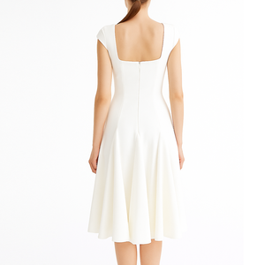 Vente en gros sur mesure Longue <span class=keywords><strong>robe</strong></span> midi plissée élégante <span class=keywords><strong>blanche</strong></span> à col carré pour femmes - Product Image 3
