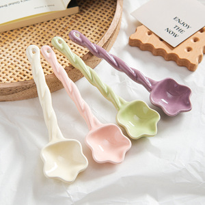 Cucchiaio in Ceramica con Manico Lungo Stile Influencer Cinese, Design a Stella Intrecciata, Fresco e Naturale, Stile Instagram, Creativo e Femminile per Dessert e Caffè - Product Image 2