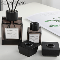 Flacons diffuseurs de parfum carrés élégants et luxueux en verre transparent de 100 ml avec bouchon à vis et bâtonnets en rotin