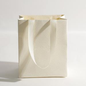 Bolsa de Papel Desechable de Lujo Hecha a Mano con Asas en Relieve, Cinta Marrón Kraft, Blanca y Negra para Pulseras, Relojes y Uso en Tiendas - Product Image 3