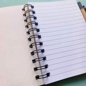 ชุดของขวัญเพื่อการชื่นชมพนักงานที่เป็นมิตรกับสิ่งแวดล้อม สมุดโน้ตแบบสันเกลียวพร้อมกระดาษโน้ตและปากกา สำหรับพยาบาลและครู - Product Image 3