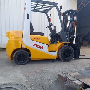 Montacargas Usado TCM 2.5T de Origen Japonés con Desplazador Lateral Hidráulico, Mástil de Tres Etapas, Motor Diésel, Neumáticos Sólidos, en Stock - Product Image 1