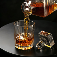 Carafe à whisky de luxe en verre sans plomb 1000 ml (33,5 oz) carrée côtelée avec bouchon hermétique pour bourbon domestique
