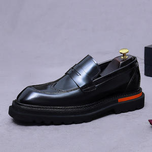 Mocasines de Hombre con Plataforma y Suela Gruesa Hechos a Medida, de Cuero Vacuno Brillante, Ligeros y Fáciles de Poner, para Ocasiones Formales, de Negocios y Bodas - Product Image 6