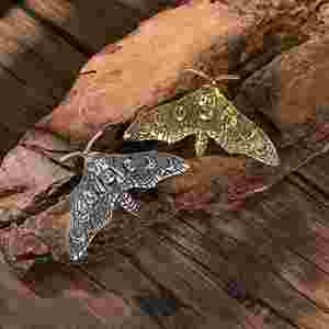 Pince à cheveux vintage couleur argent, motif papillon, pour femme, en métal gothique à texture géométrique, décoration capillaire pour fête d'Halloween, style Y2K, emballage carton - Product Image 1