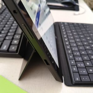 <span class=keywords><strong>Surface</strong></span> <span class=keywords><strong>Pro</strong></span> <span class=keywords><strong>8</strong></span> 2 en 1 128G Win11Home 10.1 pulgadas - Product Image 3