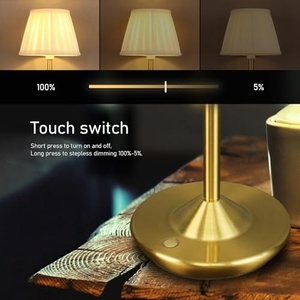 Lampe de table rechargeable avec abat-jour en tissu et corps en métal plaqué, hauteur personnalisable, stock disponible pour une livraison rapide - Product Image 3