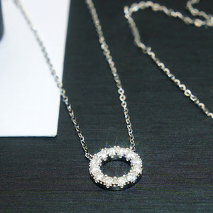 Collana con Ciondolo Geometrico Rotondo Cavo per Donne, Elegante Gioiello di Moda per Uso Quotidiano - Product Image 2