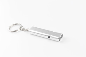 Silbato de rescate de supervivencia al aire libre de doble frecuencia, herramienta EDC de aleación de aluminio plana para suministros de terapia de rehabilitación - Product Image 6