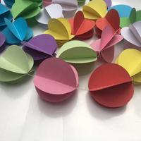 Guirlande en papier découpée au laser en 3D avec des formes de cœur et de papillon pour les décorations de fête de Noël et de la Saint-Valentin