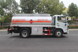 Venta de fábrica mini Dongfeng 4x2 5CBM camión cisterna <span class=keywords><strong>pequeño</strong></span> tamaño móvil aviación combustible <span class=keywords><strong>Bowser</strong></span> - Product Image 3