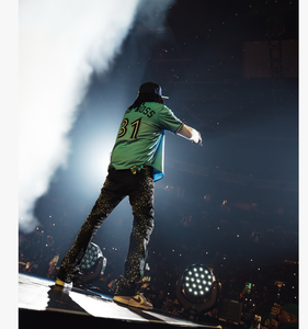 Un uomo <span class=keywords><strong>che</strong></span> vende i famosi jeans con strass a prezzi all'ingrosso - Product Image 6