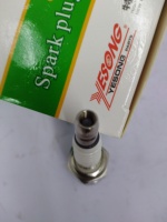 Bougie d'allumage de moto CP7E dans le moteur