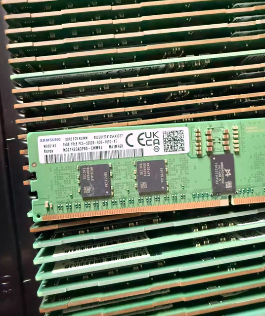 For DDR5 5600MHz 16G M321R2GA3PB0-CWM1Rx8 REG ECC Server RAM Stable High Performance Low Latency for Data Center Workstation