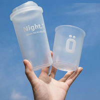 Impression personnalisée Tasses en PP Gobelet en plastique jetable en plastique Tasses jetables de qualité alimentaire 16oz 500ml Bubble Tea Coffee Smoothie avec couvercle
