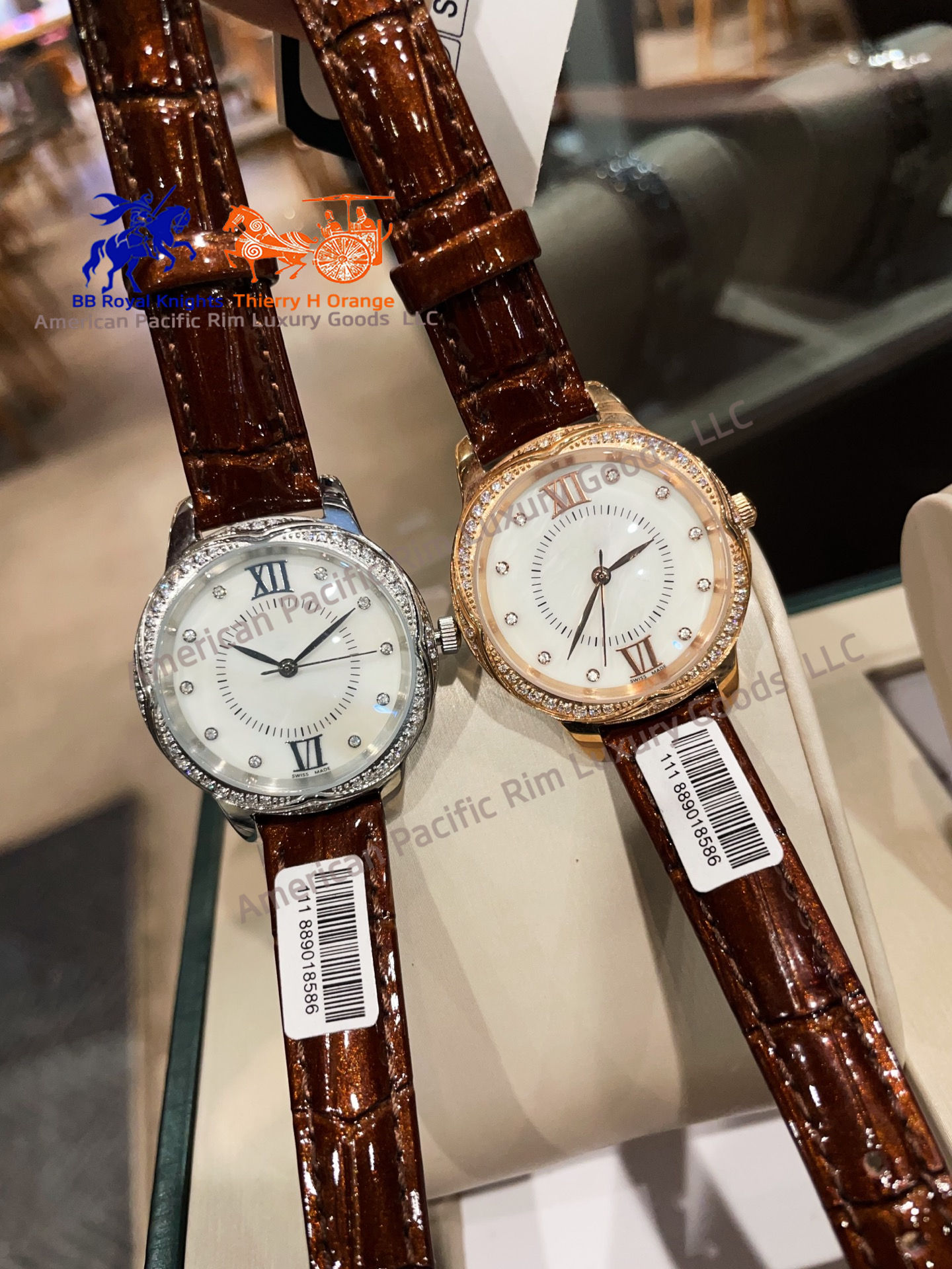 สีขาว (รูรับแสง, วงกลมเพชรเป็นตัวเลือก) สายรัดเสริม