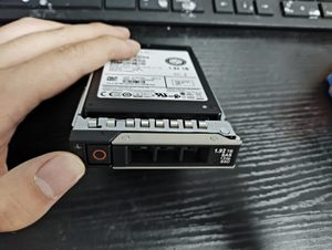 PM1643A 1.92TB SAS 12Gbps Enterprise SSD MZ-ILT1T9C untuk Penyimpanan ME4/ME5 Tersedia dalam Stok MOQ 1 - Product Image 3