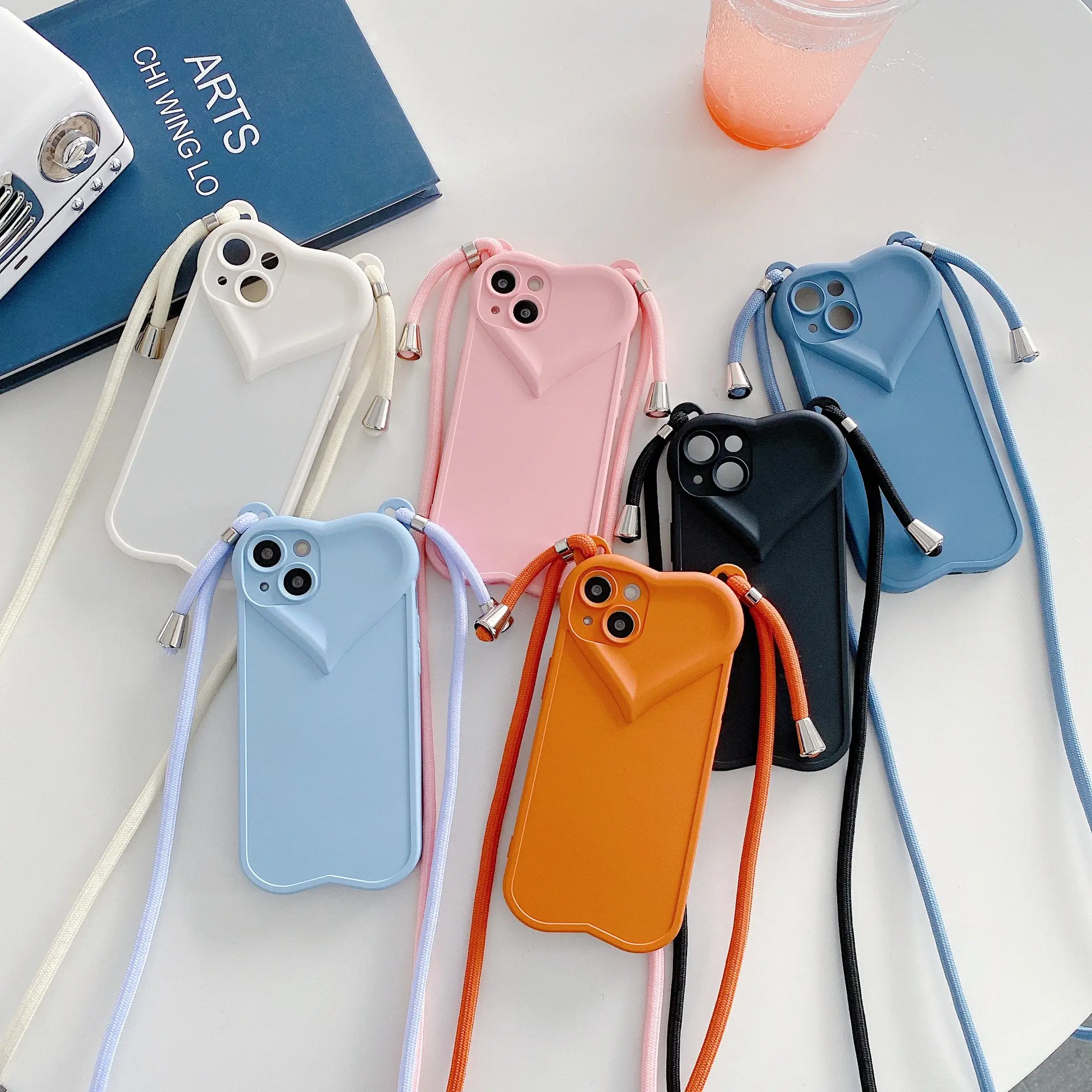 Casing ponsel silikon lembut lucu, pelindung telepon genggam dengan tali gantungan untuk iPhone 12 Pro Max 13 untuk iPhone 14 Pro dengan tali pergelangan tangan