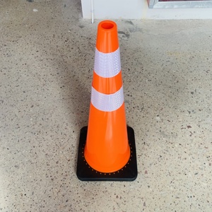 90cm3 6 inç trafik konisi esnek <span class=keywords><strong>PVC</strong></span> güvenlik baz siyah trafik konisi kg ile kullanılan 4.5 - Product Image 2