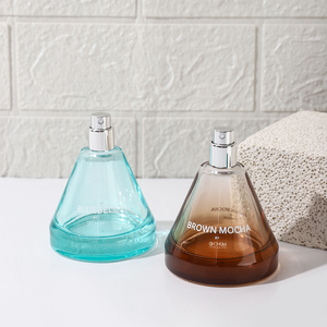 Chum Sang Trọng Rỗng Bơm Lại Thủy Tinh Đóng Gói Chai Tam Giác Không Thường Xuyên 50Ml 65Ml Chai Nước Hoa Với Uốn Phun - Product Image 2