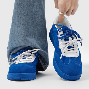 Zapatillas de entrenamiento alemanas idénticas a las de Zhixiu, de estilo rojo y diseño exclusivo, con un estilo casual y deportivo para mujer, diseñadas por un diseñador. - Product Image 3