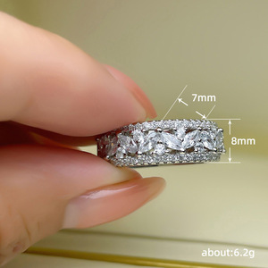 Anello con Diamante Q332 Taglio Marquise Colore Bianco Naturale D Stile Classico di Fidanzamento per Donne - Product Image 5