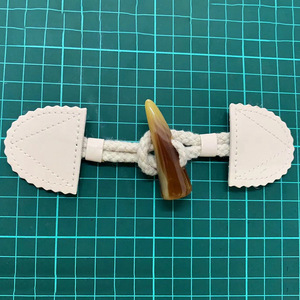 Cuero resina cuerno hebilla abrigo cortavientos abrigo de lana botón suéter niños madera algodón cuerda hebilla - Product Image 2