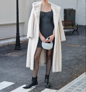 Manteau long en fausse fourrure épaisse et ajustée, blanc, taille cintrée, fourrure écologique, une pièce, vintage, hiver 2025 - Product Image 2