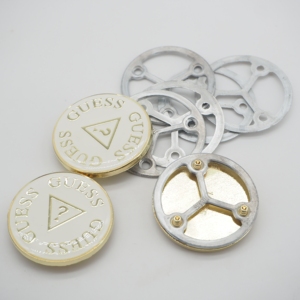 Étiquette métallique personnalisée bon marché en laiton et en fer gravée avec un logo plaqué or et <span class=keywords><strong>argent</strong></span>, forme personnalisée, écologique, certifiée Oeko-Tex - Product Image 2