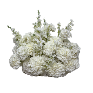 Chemin de table en fleurs d'hortensia blanches élégantes faites à la main par LEDA, décoration douce pour les mariages, les événements, les anniversaires, la Saint-Valentin - Product Image 1