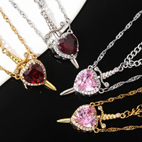 Cadeau de la Saint-Valentin : pendentif en forme de cœur en cristal rouge avec collier de couple en dentelle ouverte superposé