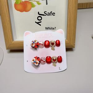 <span class=keywords><strong>เล็บ</strong></span>ปลอมลายการ์ตูน<span class=keywords><strong>สี</strong></span>ขาวรูปสิงโตนำโชคสำหรับเด็ก แบบหมุนได้ ติดง่าย สำหรับปีใหม่ - Product Image 2