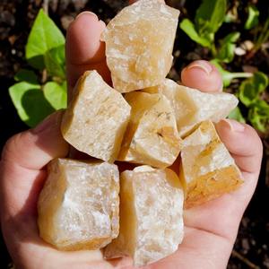 Vente en gros de pierres brutes d'aventurine jaune de haute qualité pour une décoration intérieure unique et des cadeaux de fêtes - Product Image 3