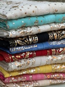 ชุดทูนิคผ้าไหมมุลชานเดรีแท้ ความยาวระดับเข่า สวยงาม พร้อมผ้าคลุมไหล่ งานปักมือแบบชิกันการี ตัดเย็บกึ่งสำเร็จรูป สีธรรมชาติ - Product Image 6