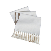 Chemin de table jacquard de couleur unie nappe en coton tissé de luxe avec pompon simple élégant à usage domestique disponible pour la vente en gros