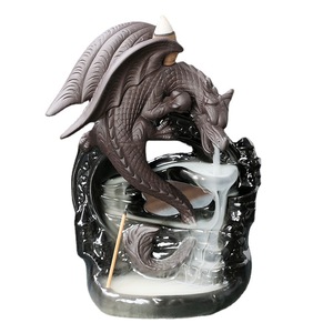 中国伝統風の創造的な黒色の翼竜の滝逆流アロマバーナー装飾品 - Product Image 1