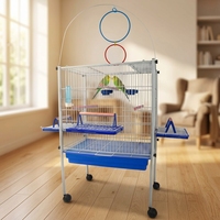 Cage à oiseaux multifonctionnelle sur roulettes, avec anneau d'activités à sommet arqué, plateformes latérales et plusieurs perchoirs en bois
