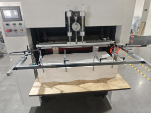 Machine automatique de découpe et de rainurage de papier en rouleau pour coupelles à glace, gobelets à café et à glace, avec moteur à engrenages et roulement central - Product Image 4