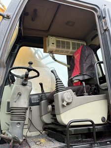 Excavatrice sur pneus Hyundai R210W-9 d'occasion, 21 tonnes, moteur Cummins, pompe d'origine japonaise, faible nombre d'heures de fonctionnement - Product Image 4