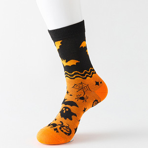 Calcetines de Halloween para mujer - Calcetines divertidos de algodón hasta la pantorrilla con diseños de calabaza, fantasma, murciélago y calavera - Accesorios espeluznantes para fiestas y cosplay - Product Image 2