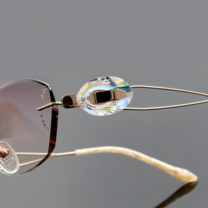 Titan không có Vành kính khung phụ nữ siêu nhẹ sang trọng Kính mắt khung kim cương cắt tỉa cắt ống kính kính quang học - Product Image 2
