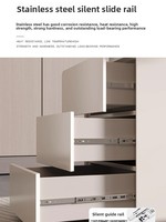 Bureau de direction moderne et minimaliste de style italien, conçu par des designers, avec finition brillante, table de consultation, bureau informatique pour le secteur médical
