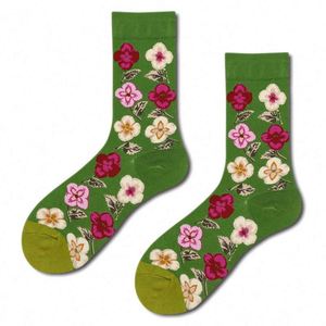 <span class=keywords><strong>Marque</strong></span> Ins Coréen Français Abstrait Illustration de Fleurs Street Fun Homme Femme Couples Longueur Moyenne Chaussettes Florales - Product Image 3
