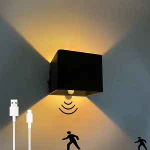 Lampu dinding dalam ruangan USB isi ulang, lampu dinding atas dan bawah nirkabel dengan sensor gerak untuk penerangan dekoratif dalam ruangan 2024