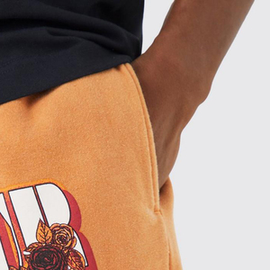 Shorts de sport d'été tendance pour hommes, confortables, décontractés, couleur unie, effet délavé, avec logo personnalisable - Product Image 3