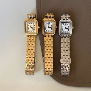 Relojes de mujer clásicos, romanos, retro, cuadrados, minimalistas, elegantes y de alta calidad al por mayor, con un diseño elegante. - Product Image 4