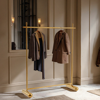 Étagère de présentation de vêtements pliable, design moderne en acier inoxydable, placage or, design élégant pour magasin de détail