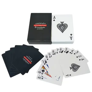 Produsen kartu bermain plastik Matte tahan lama Logo kustom kartu PVC Poker tahan air pabrik kartu permainan kustom depan dan belakang